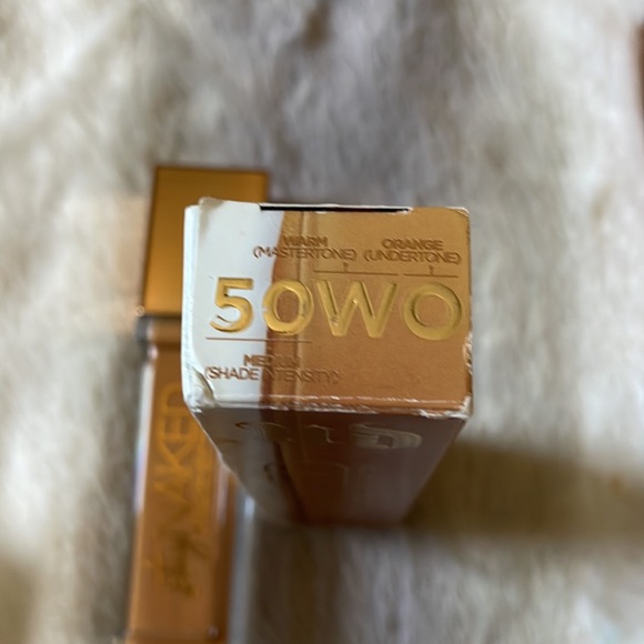 Urban Decay Stay Naked Weightless Foundation - Picture 2 of 3